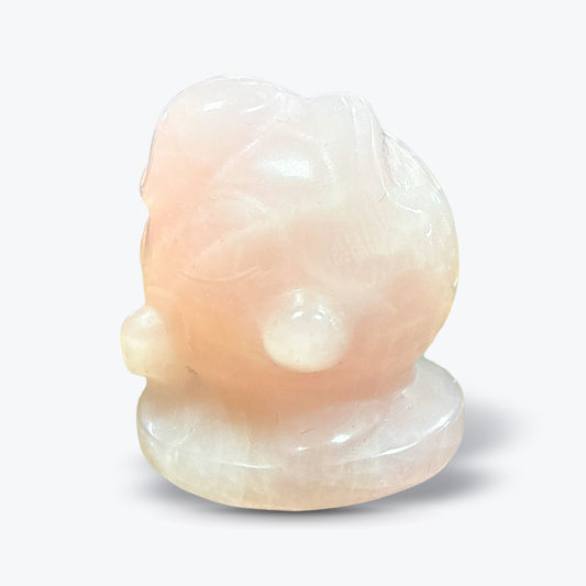 Figurine Pokémon sculptée en Quartz Rose Naturel du Brésil – socle rond, polie - Pièce unique | 48gr - 3x3cm