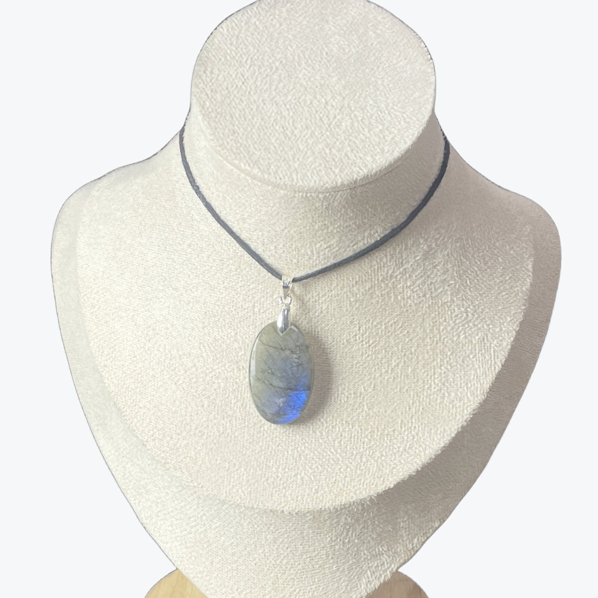 Pendentif en Labradorite Bleu Naturelle – Forme Ovale - Madagascar