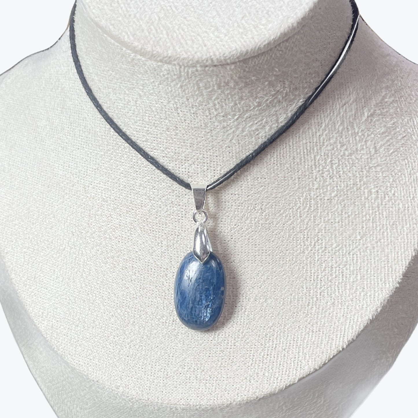Pendentif Cyanite Ovale