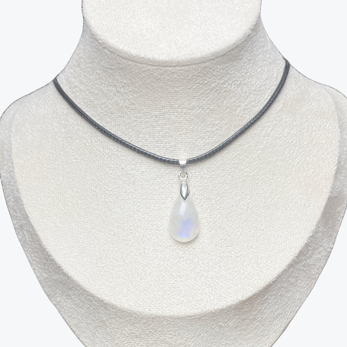 Pendentif pierre de lune ovale