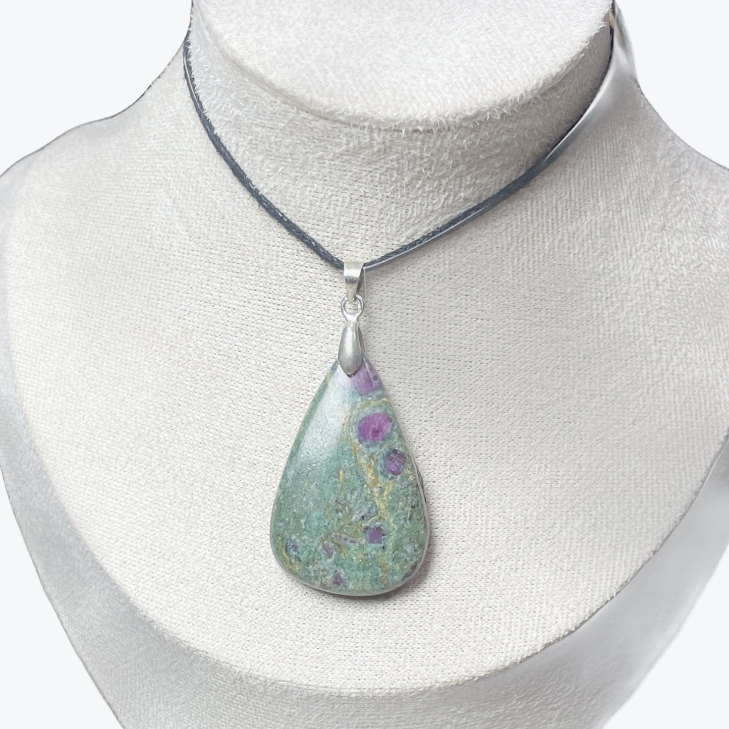 Pendentif Rubis sur fuschite ovale