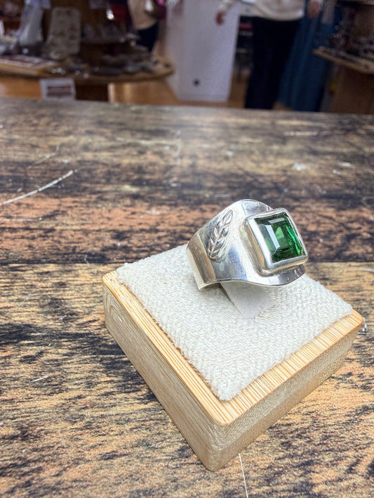 Bague Tourmaline verdélite design moderne vue alternative