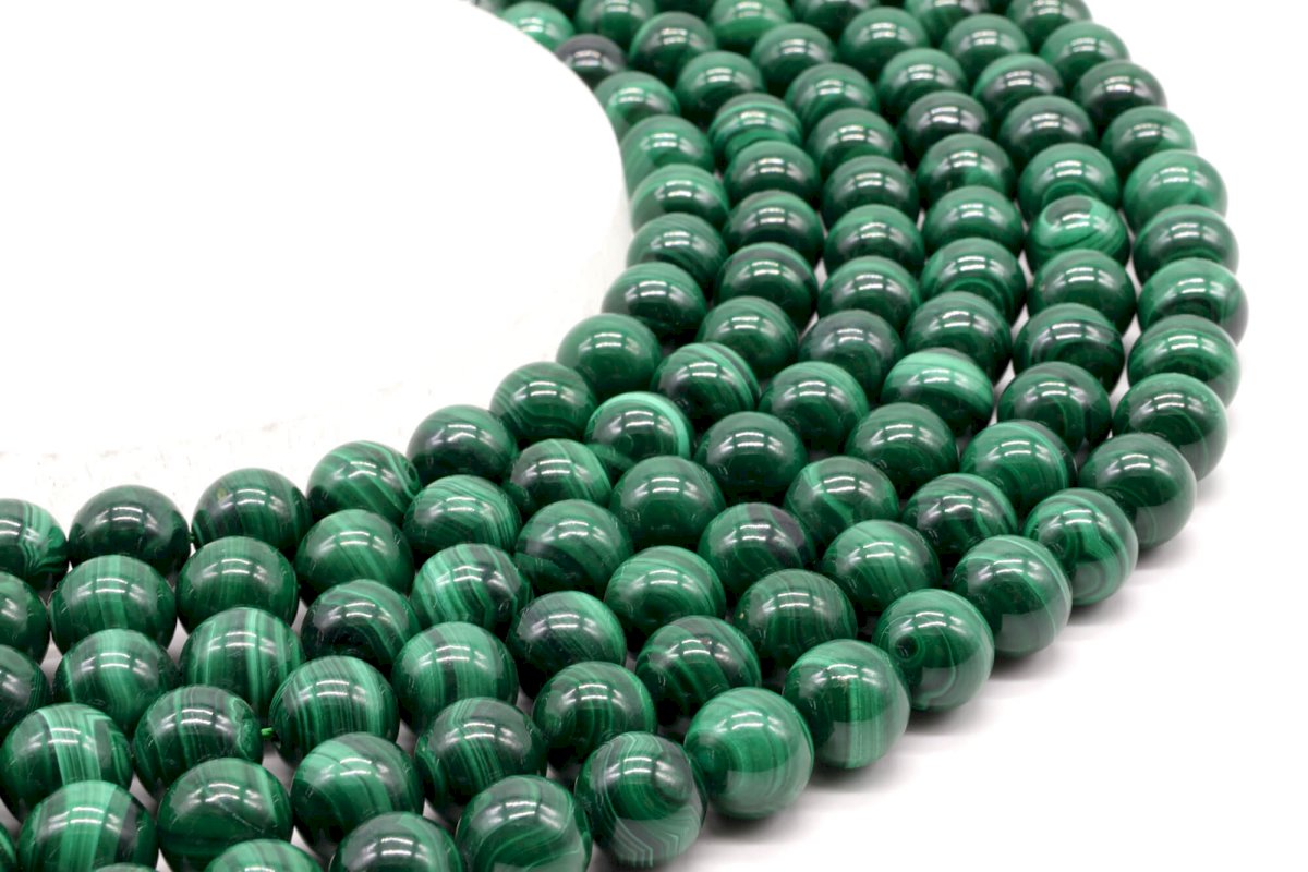 Perles 'Dark' Malachite 'AA' sur fil