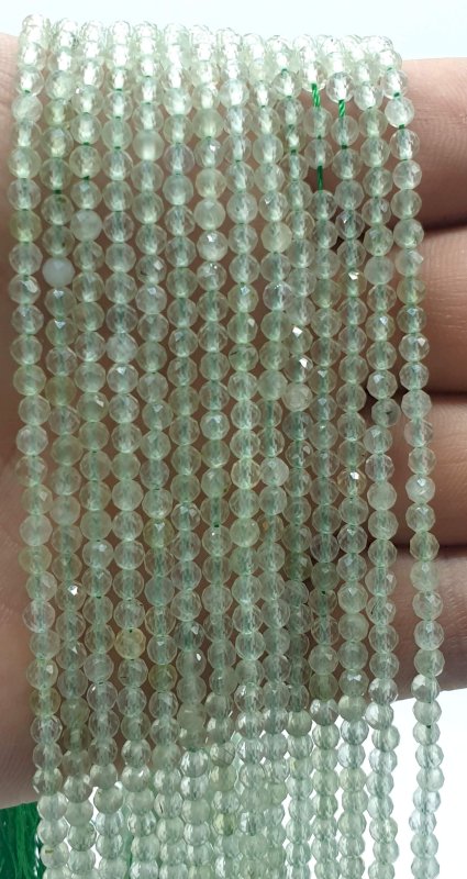 Perles facettées Prehnite 3mm sur fil 38cm