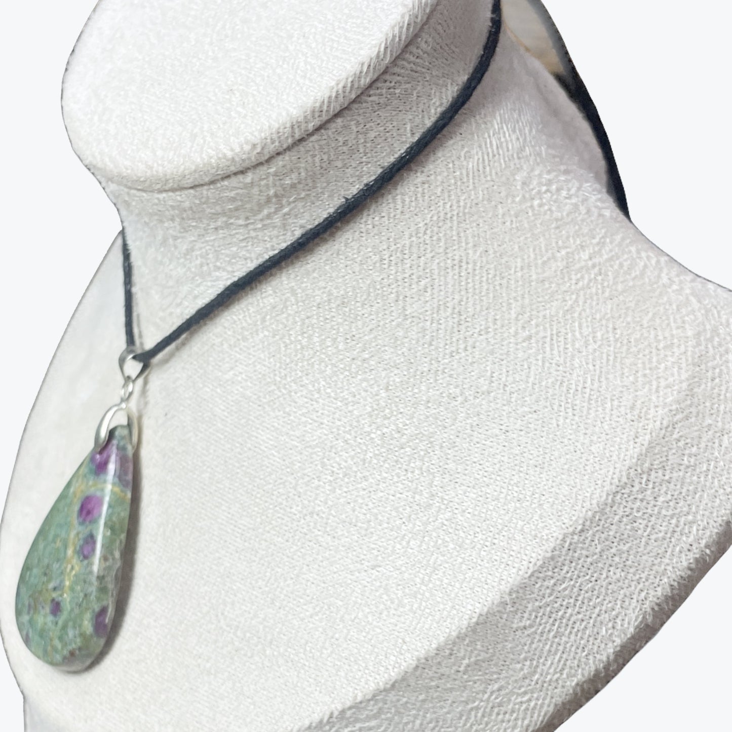 Pendentif Rubis sur fuschite goutte