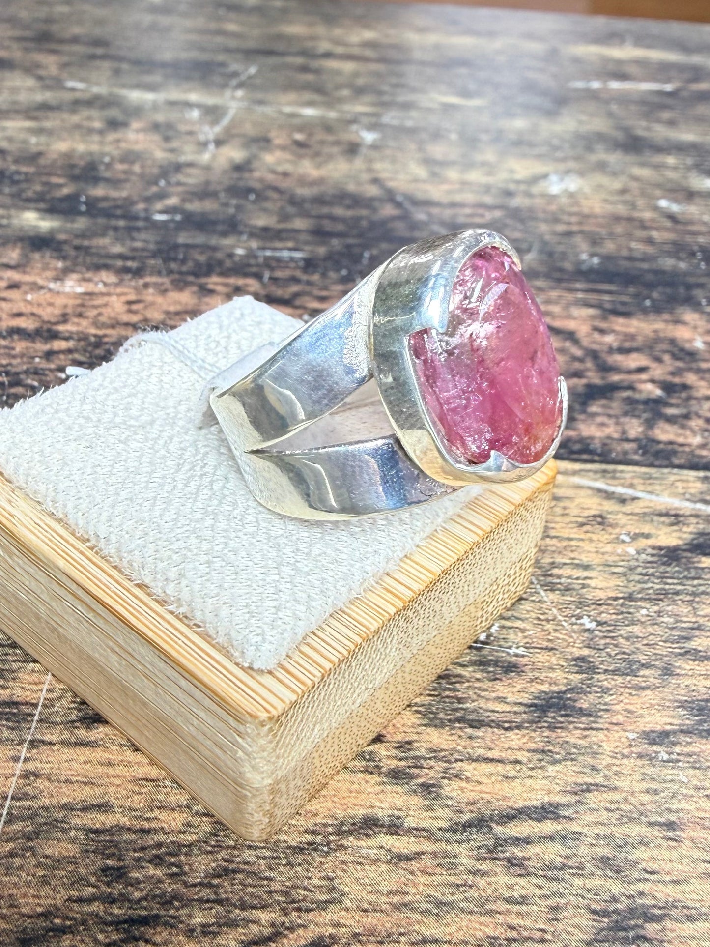 Bague chevalière ouverte Tourmaline rose