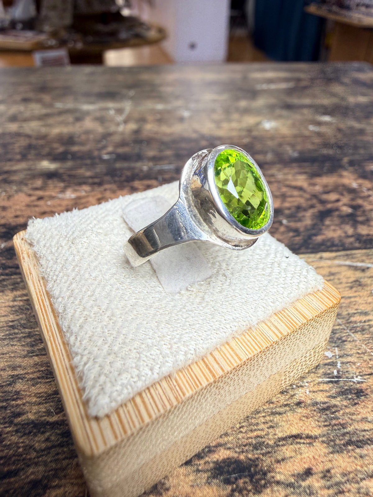 Bague Péridot ovale et luxueuse