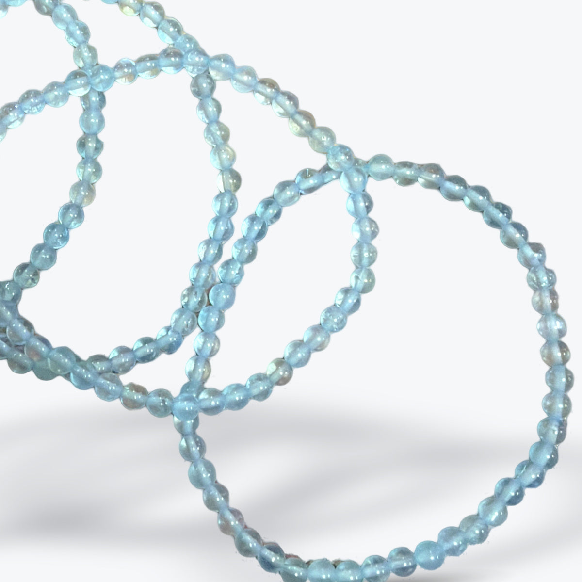 Bracelet en Topaze Bleue Naturelle – Perles rondes 4 mm – Fermoir élastique - Pièce unique