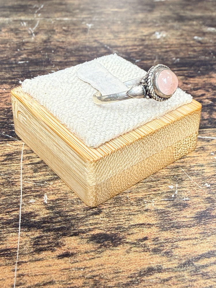 Bague sertis clos d'une Quartz rose naturelle 2gr
