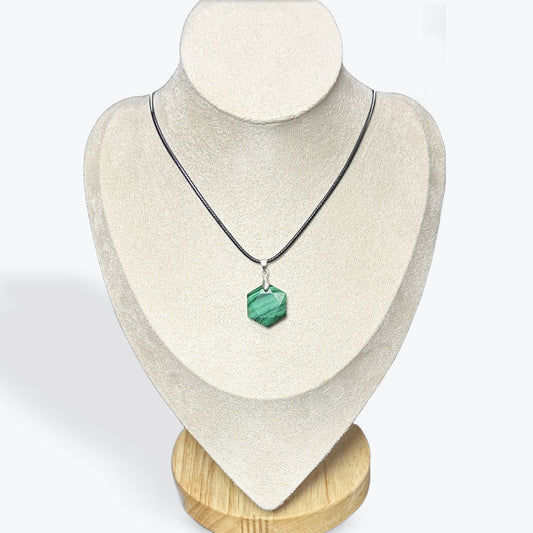 Pendentif merkaba en malachite — étoile sacrée évoquant le sceau de Salomon
