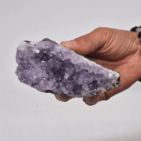 Druse d'améthyste — pierre de spiritualité et d'intuition pour l'heure miroir 22h22