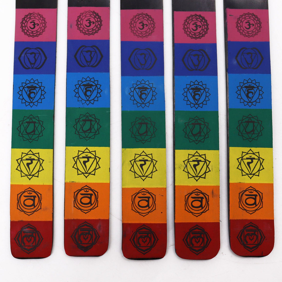 Brûle-encens coloré aux 7 chakras — symbolique des couleurs en ésotérisme
