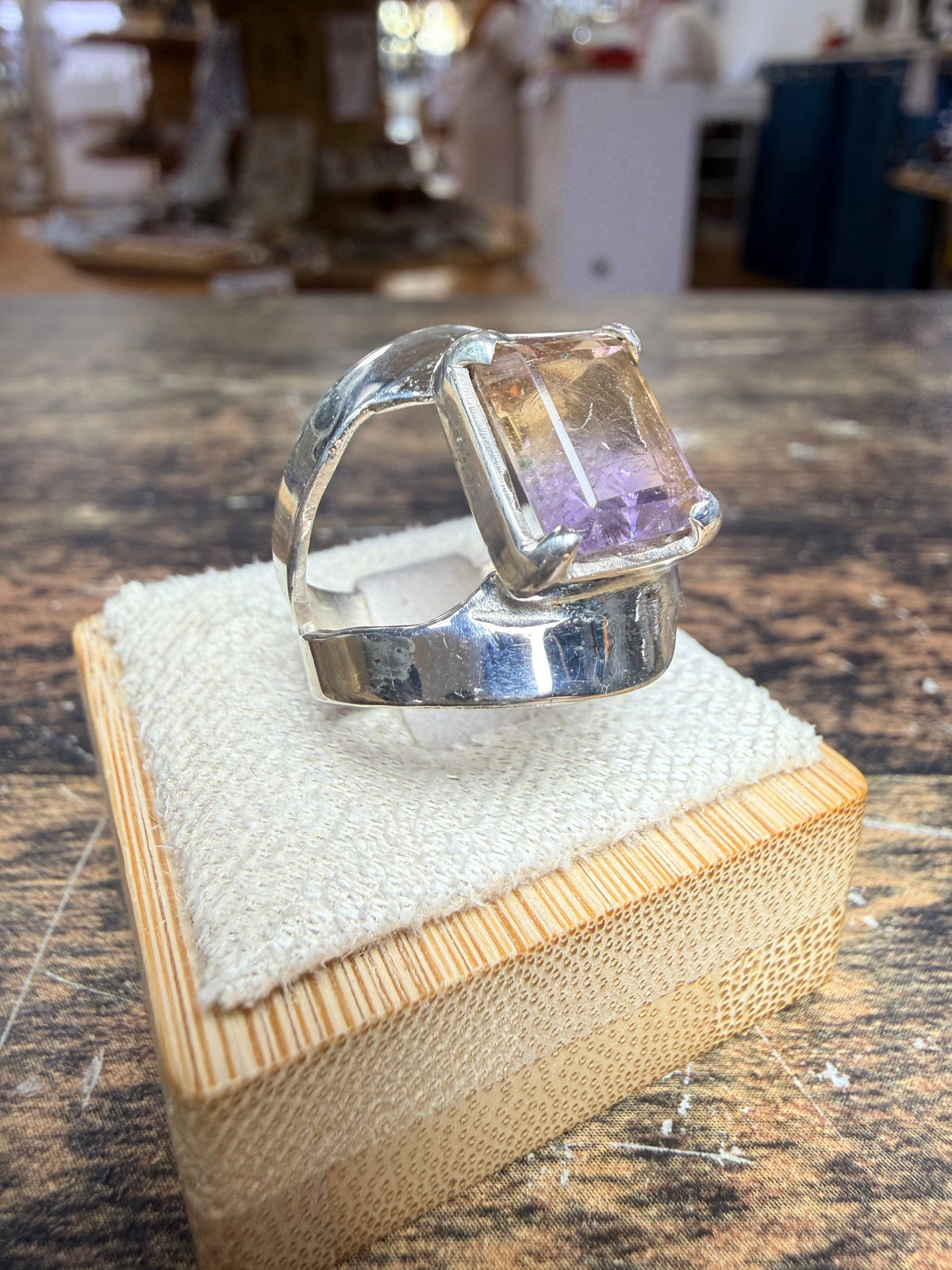 Bague Amétrine carré sortie a griffe