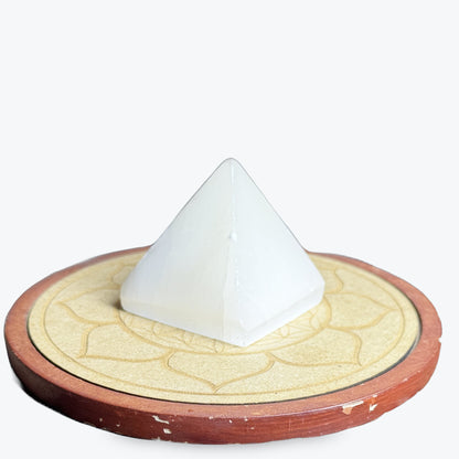 Petite Pyramide En Selenite | 160gr-5x5cm