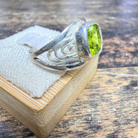 Bague Péridot taille cushion vue alternative