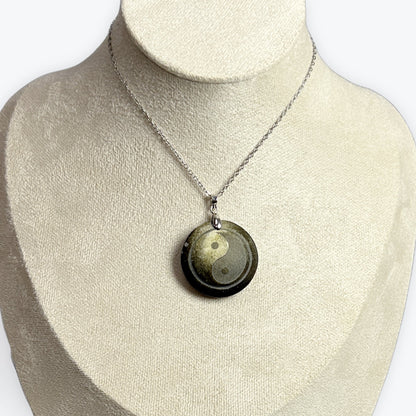 Pendentif Rond Obsidienne gravée