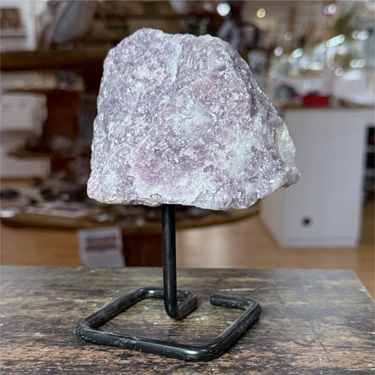 Lépidolite brute avec base en métal - 818gr