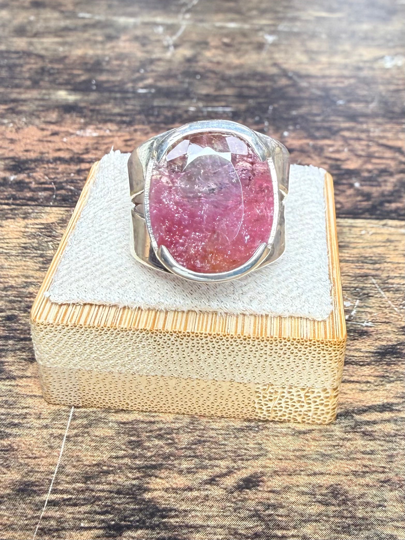 Bague chevalière ouverte Tourmaline rose