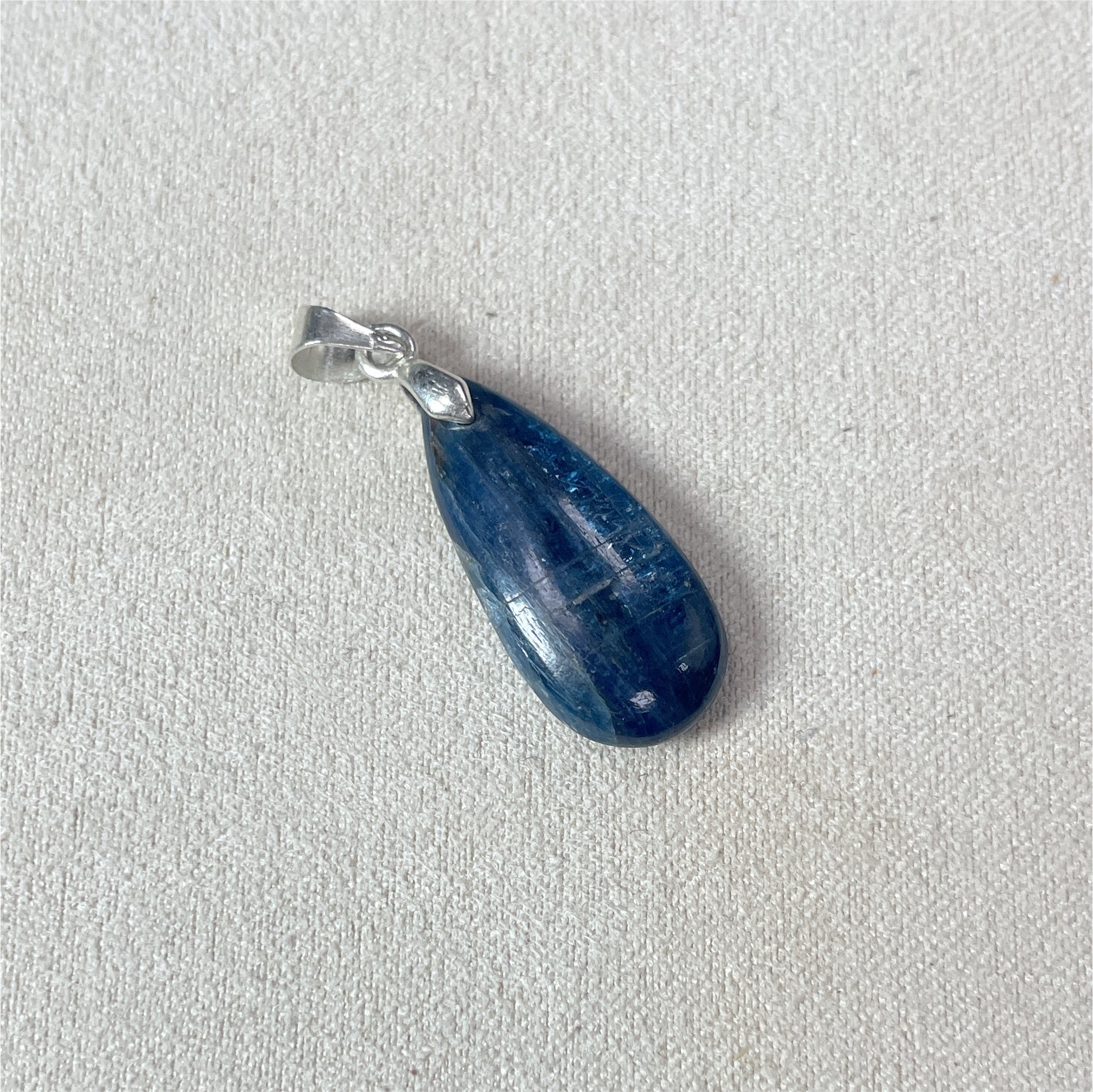 Pendentif Cyanite Goutte
