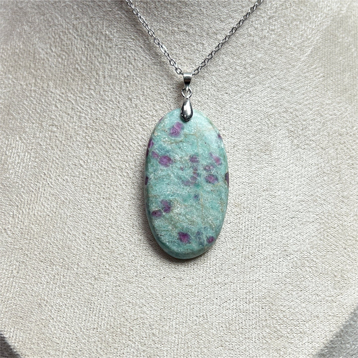 Pendentif - Rubis sur Fuchsite avec Bélière en Acier Inox