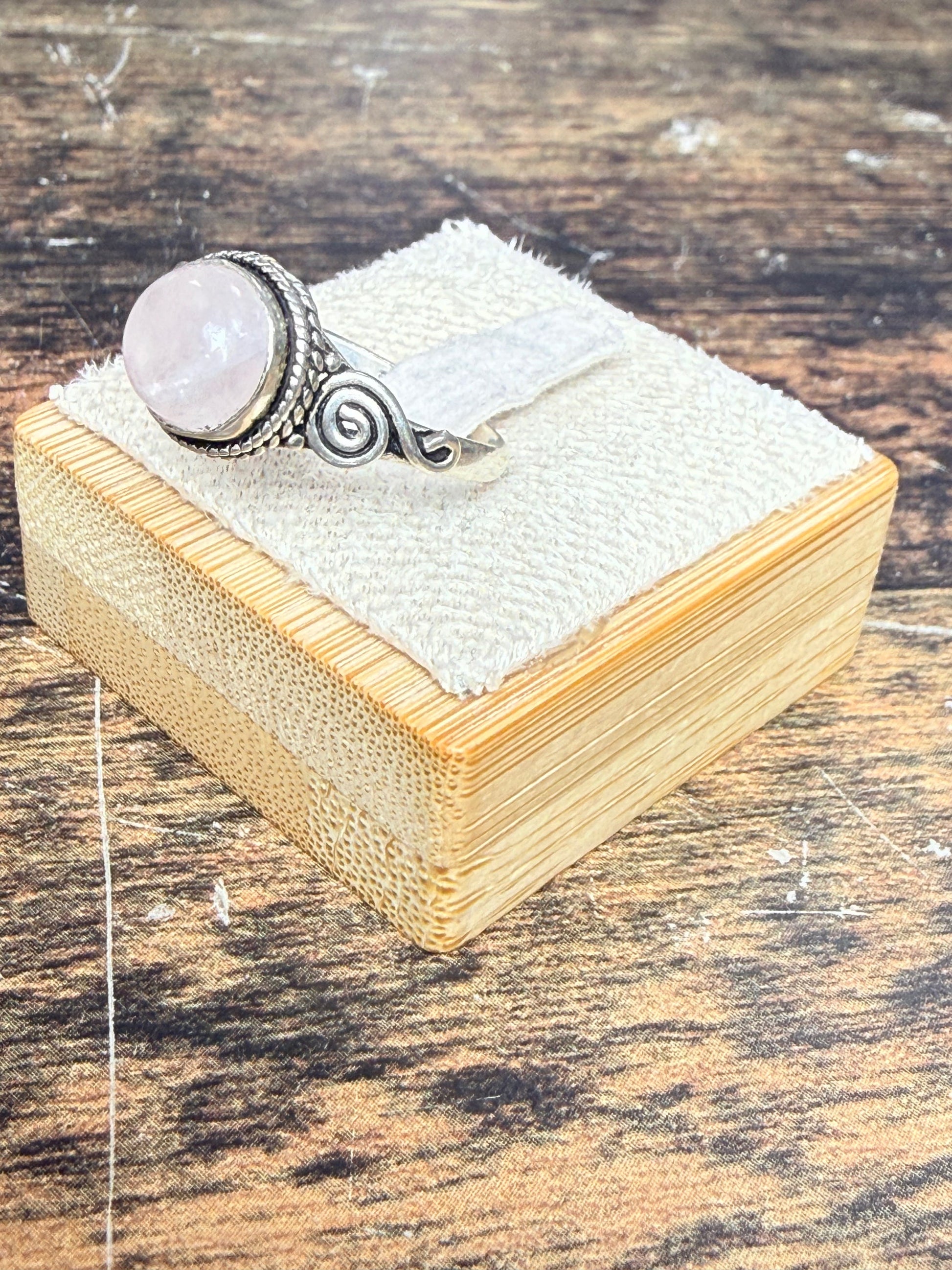 Bagues Quartz rose en cabochon avec de l'Argent 925