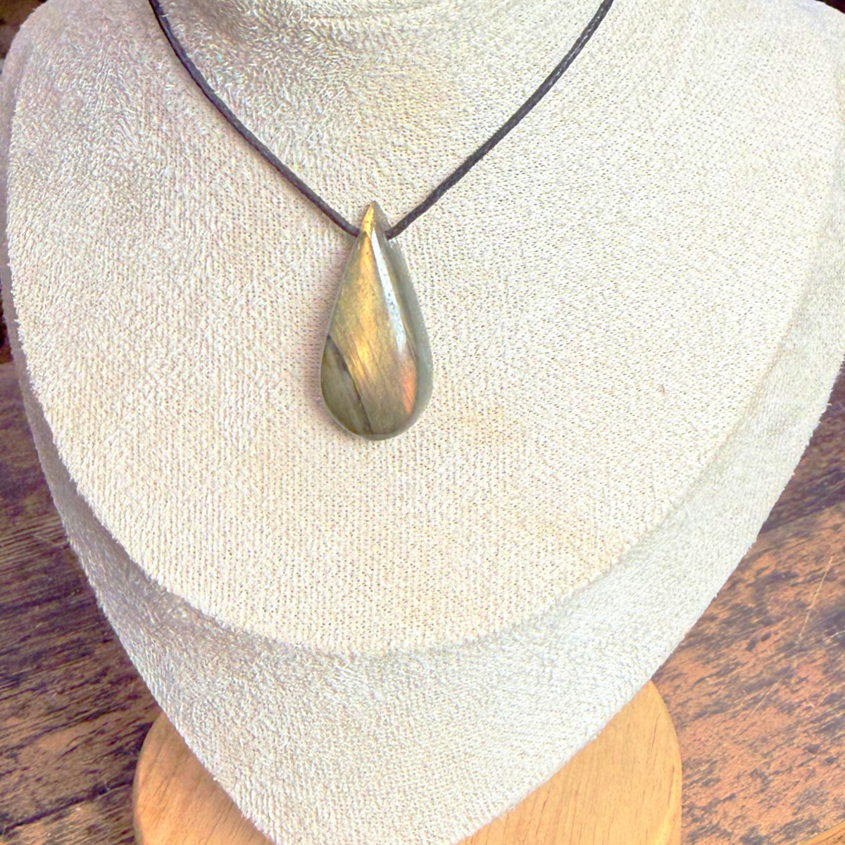 Pendentif en Labradorite Goutte - Percée Côté