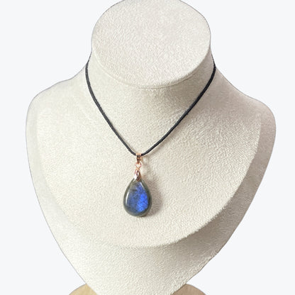 Pendentif en Labradorite Bleu Naturelle – Forme Ovale - Madagascar