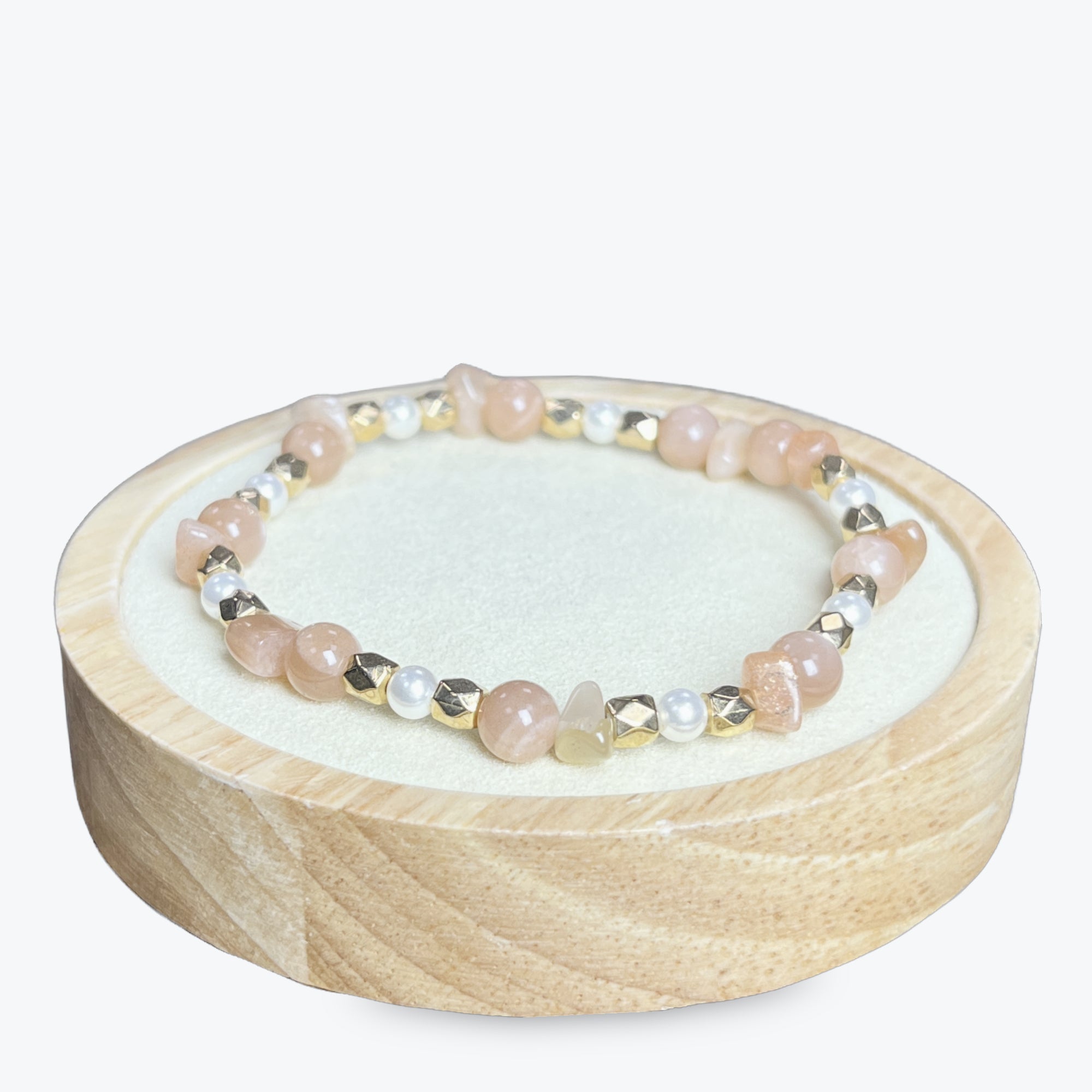 Bracelet En Pierre De Lune Pêche Et Perles + Décorations Dorées