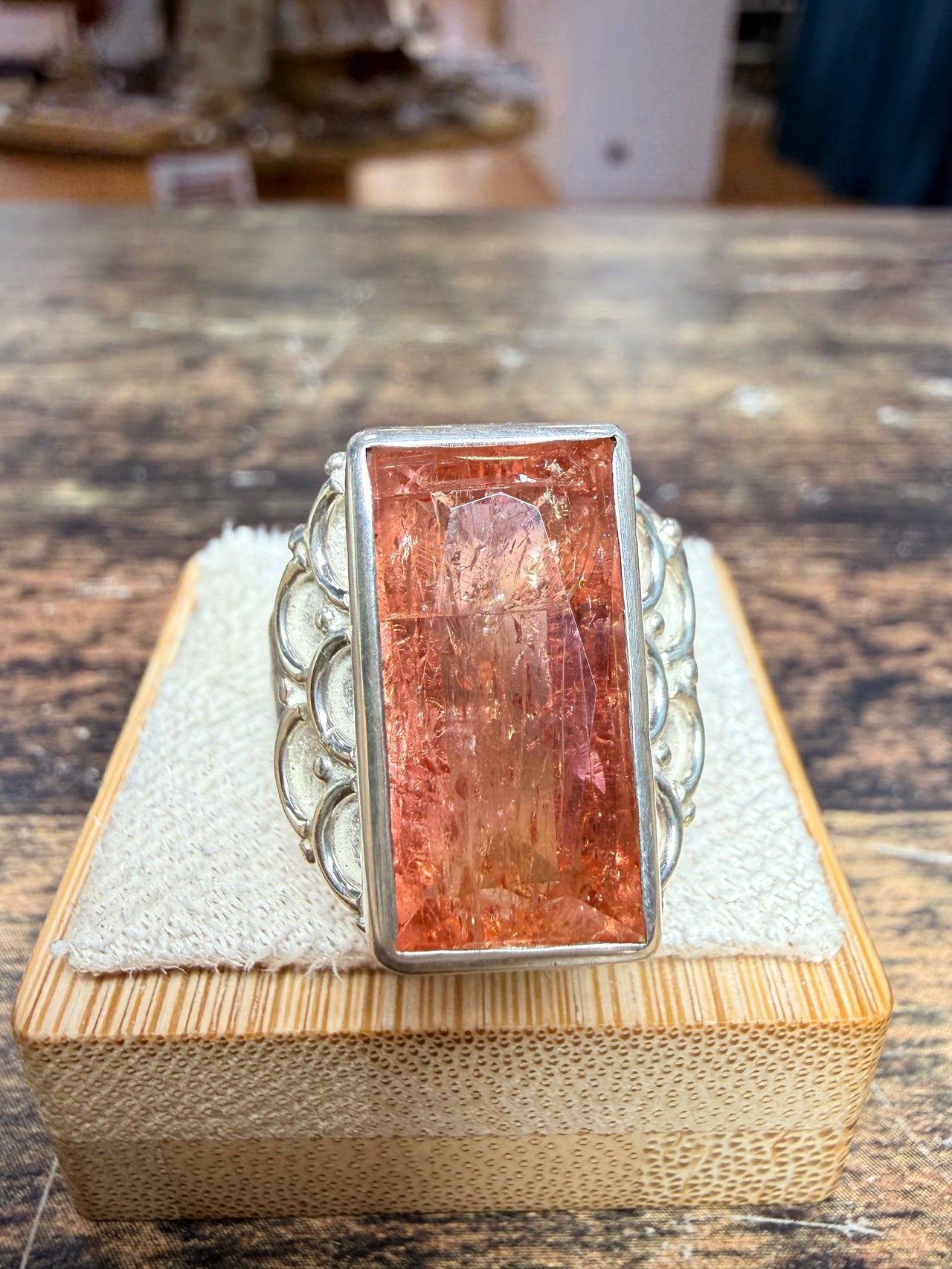 Bague Tourmaline orange rectangulaire design circulaire