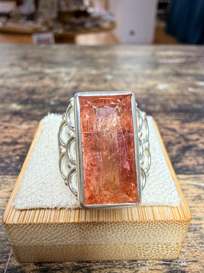 Bague Tourmaline orange rectangulaire design circulaire