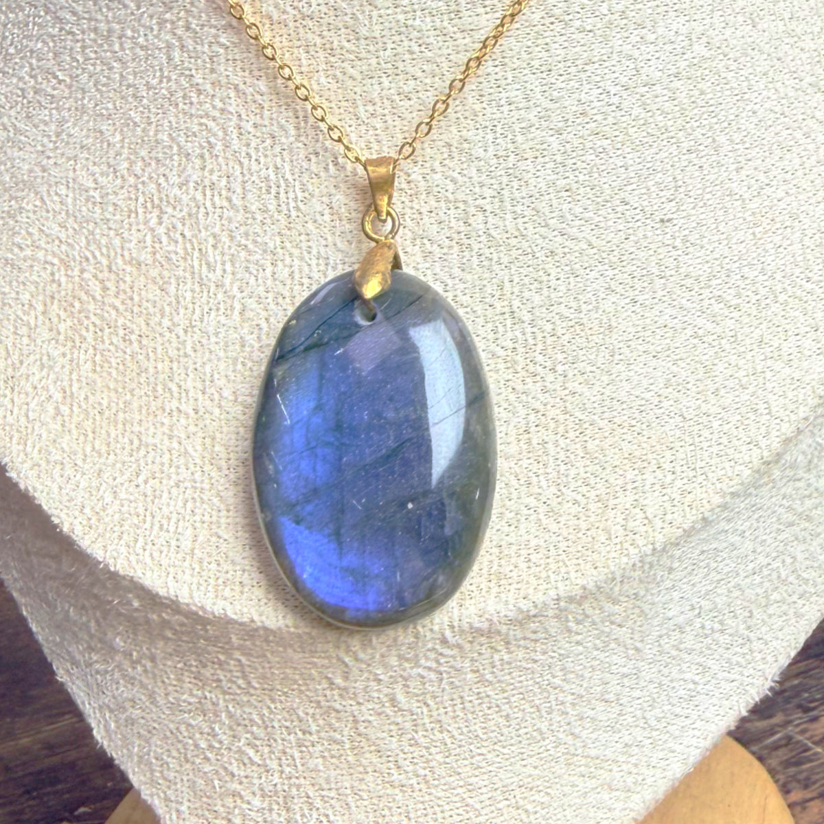 Pendentif en Labradorite Bleu Naturelle – Forme Ovale - Madagascar