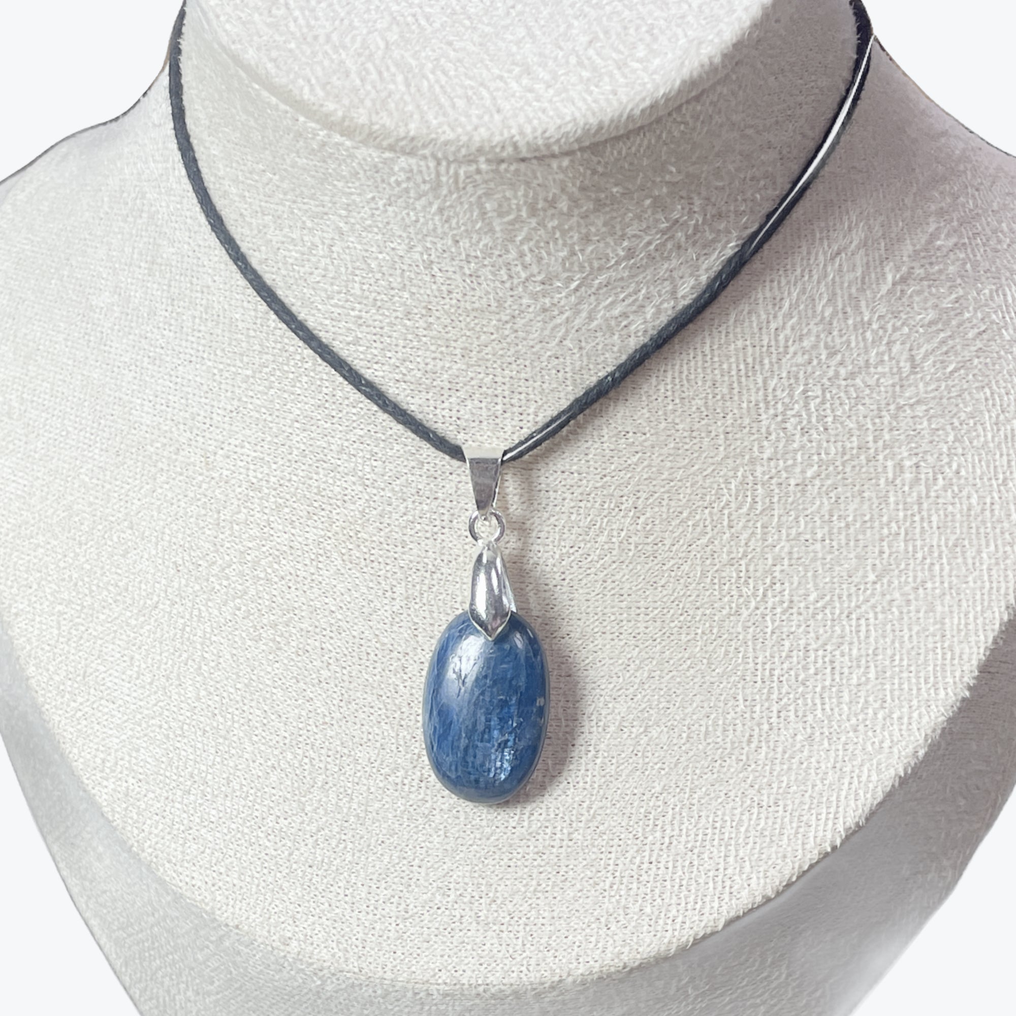Pendentif Cyanite Ovale