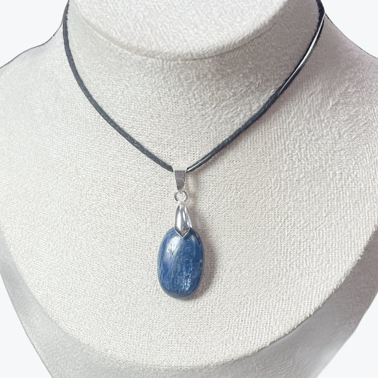 Pendentif Cyanite Ovale