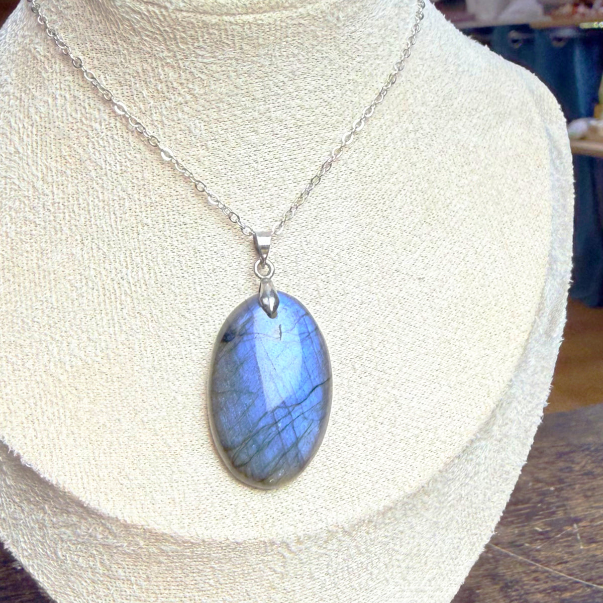 Pendentif en Labradorite Bleu Naturelle – Forme Ovale - Madagascar