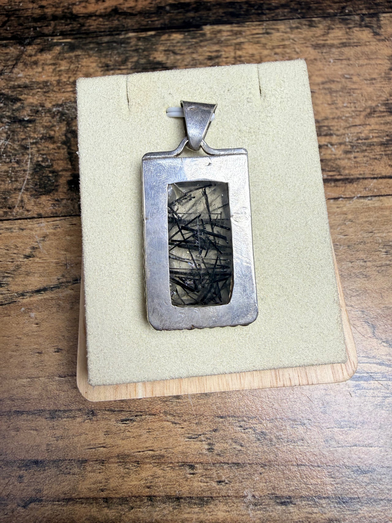 Pendentif Quartz à inclusions de tourmaline noire