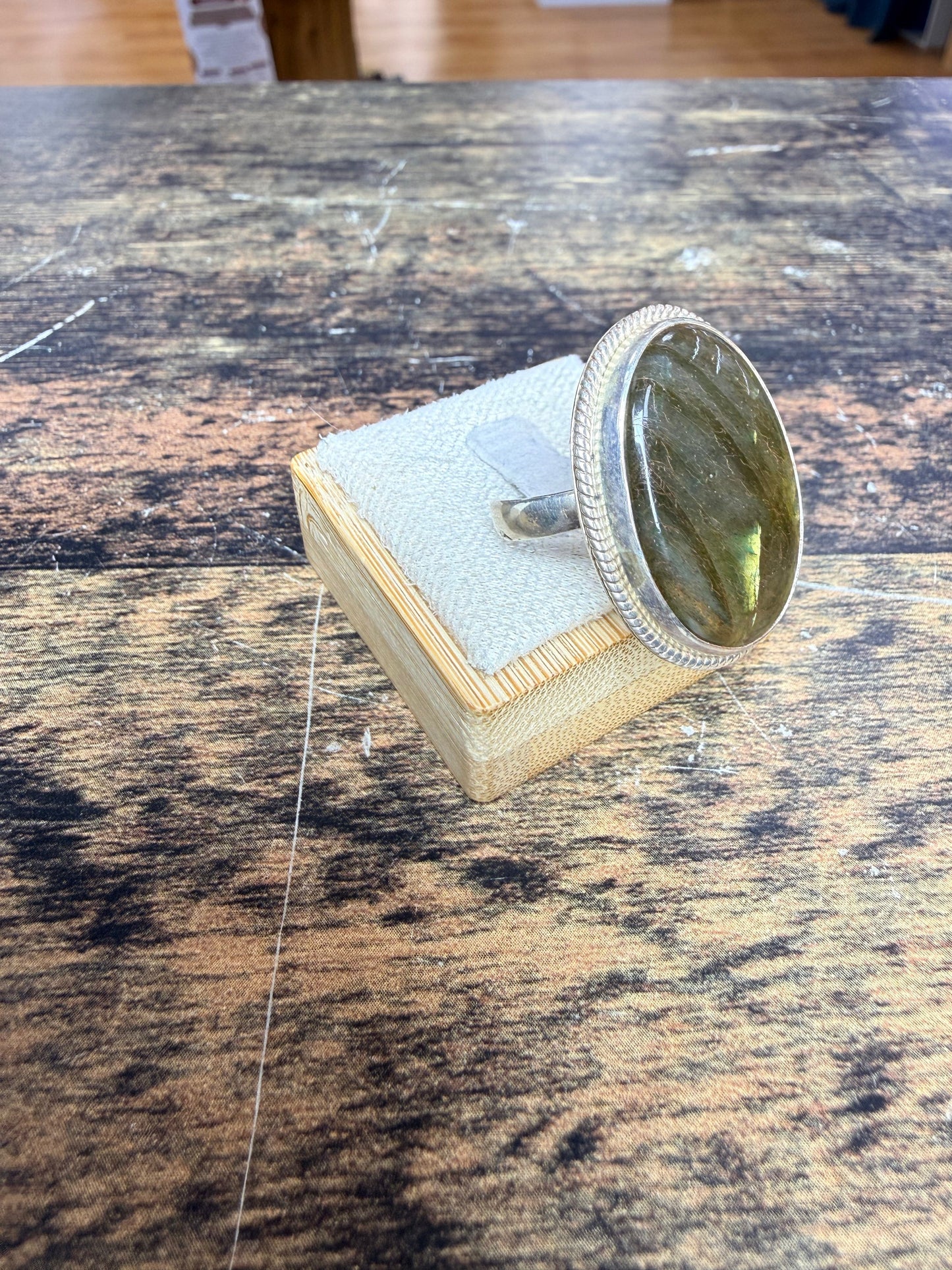 Bague grande Labradorite ovale style ancien -taille ajustable