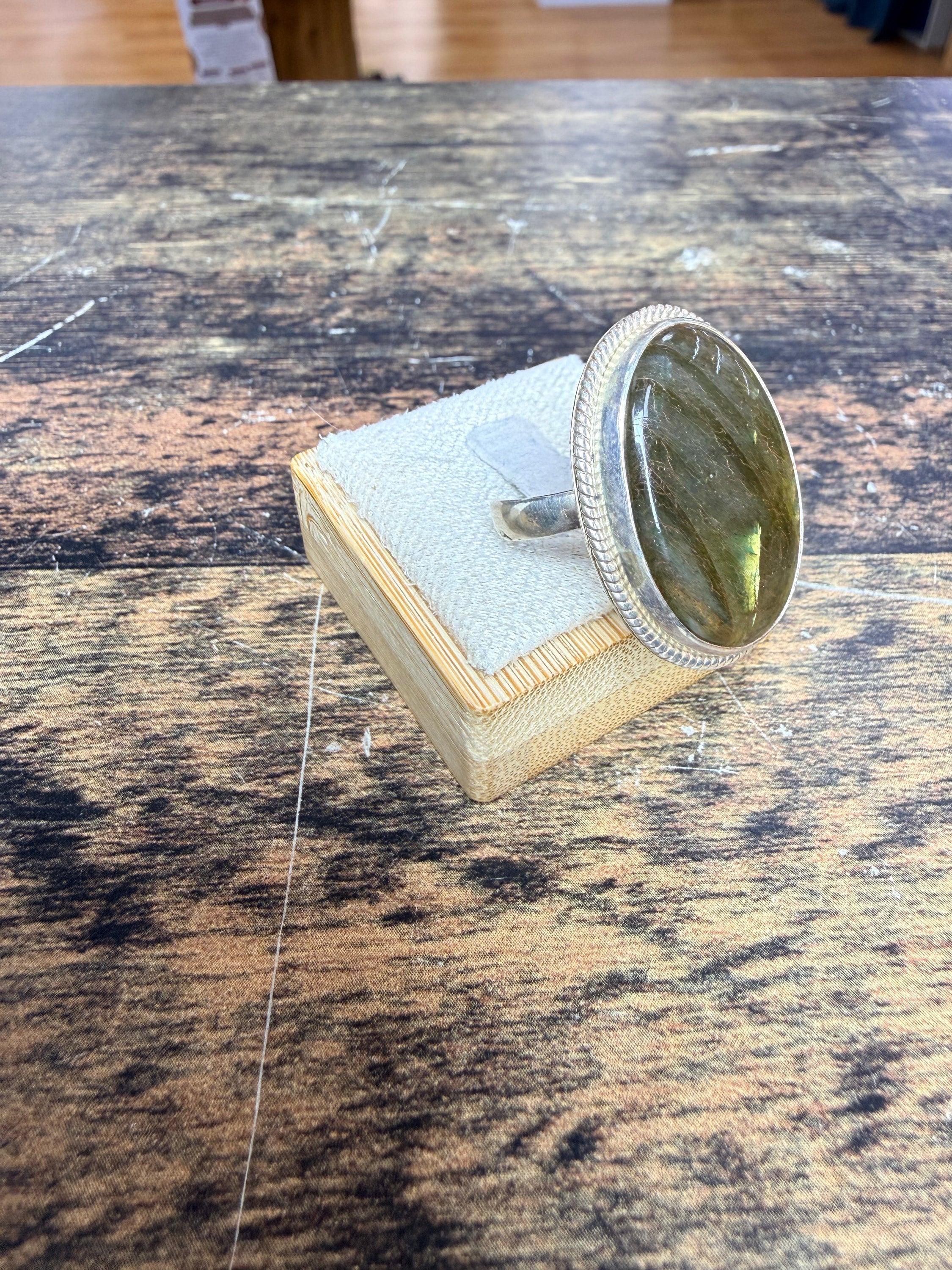 Bague grande Labradorite ovale style ancien -taille ajustable