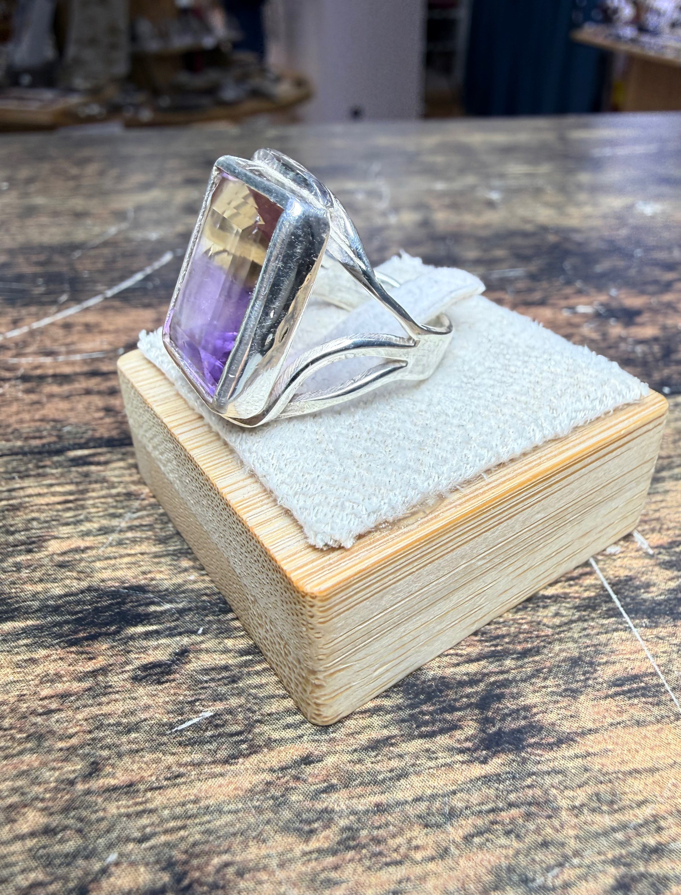 Bague Amétrine rectangulaire serticlos