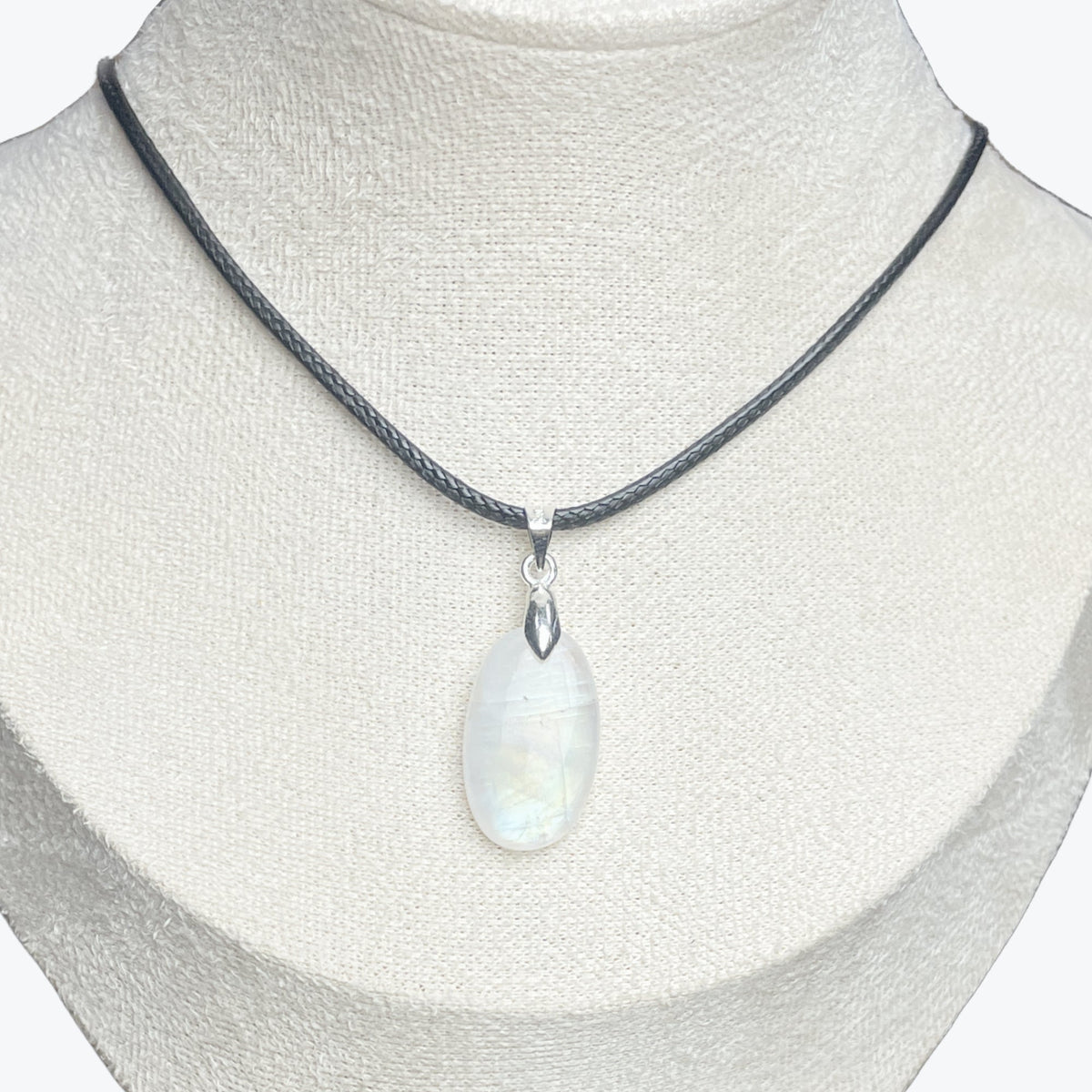 Pendentif pierre de lune ovale
