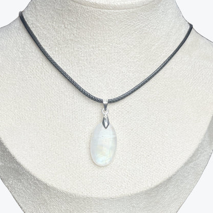 Pendentif pierre de lune ovale