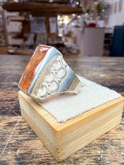 Bague Tourmaline orange rectangulaire design circulaire