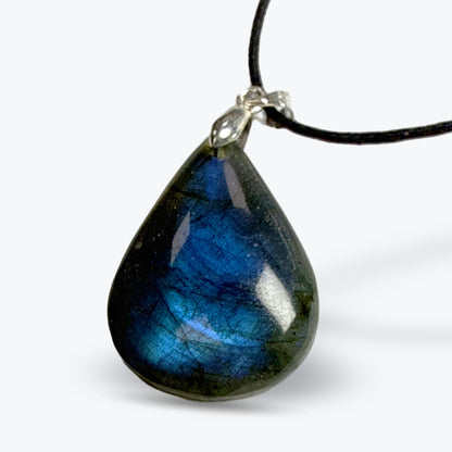 Pendentif Goutte en Labradorite Naturelle du Madagascar – laiton – 3 x 2 cm - 10 g
