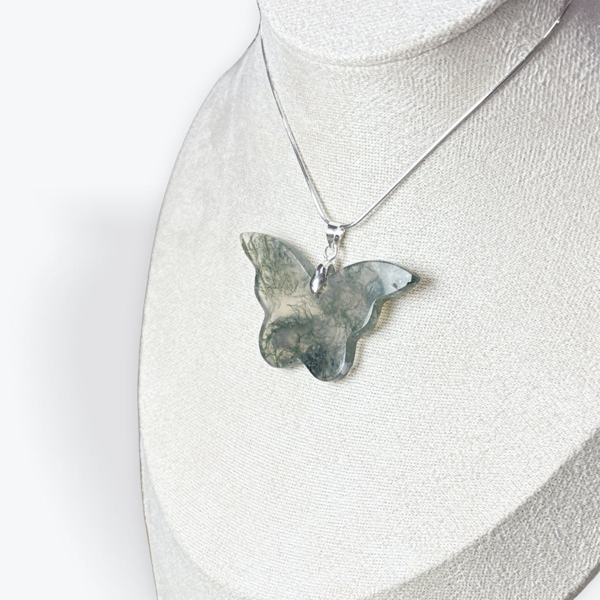 Magnifique papillon en Agate mousse - Pendentif