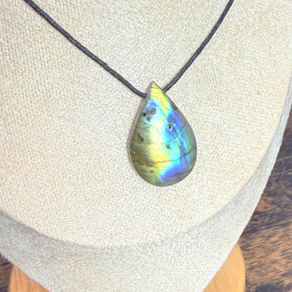 Pendentif en Labradorite Goutte - Percée Côté
