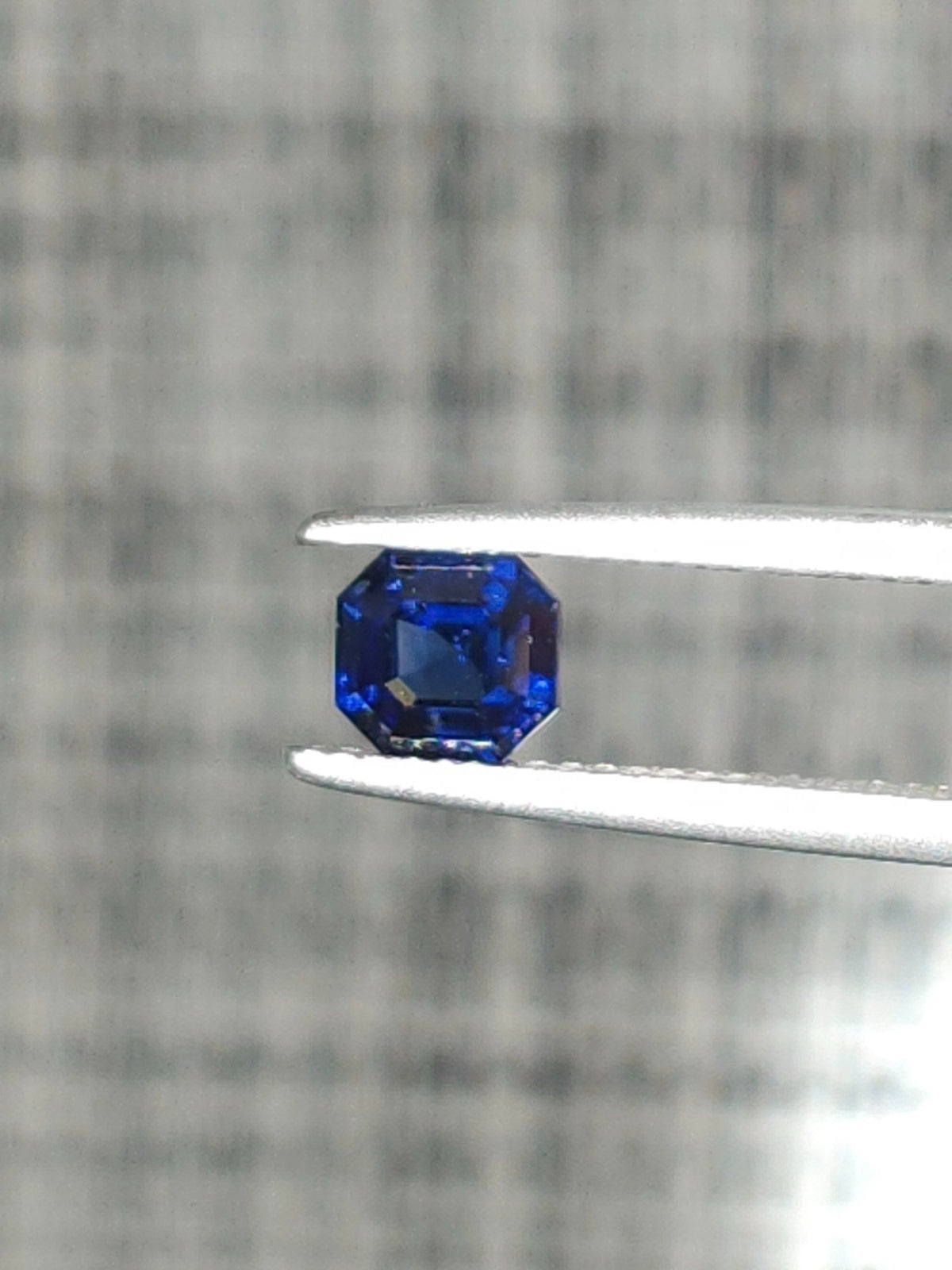 Pièce de collection en Saphir Naturel – 1,14 carats – provenance Sri Lanka