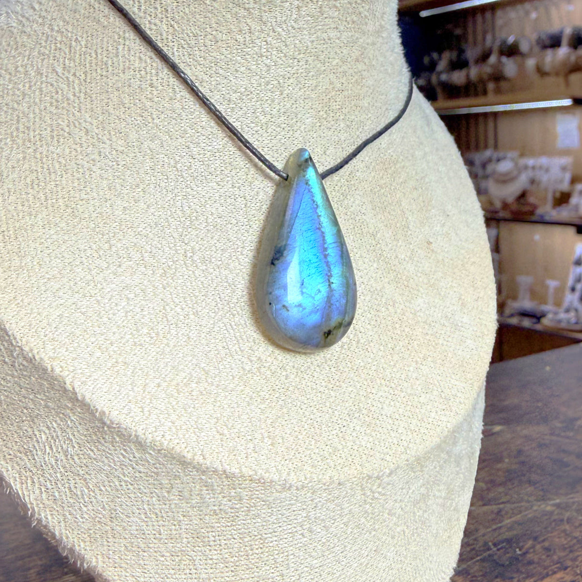 Pendentif en Labradorite Goutte - Percée Côté