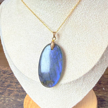 Pendentif en Labradorite Bleu Naturelle – Forme Ovale - Madagascar