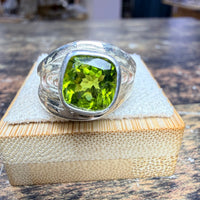 Bague Péridot taille cushion