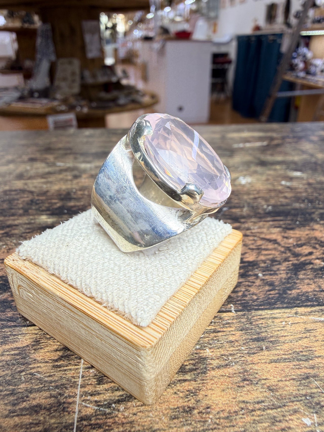 Grande chevalière Quartz rose ovale vue alternative