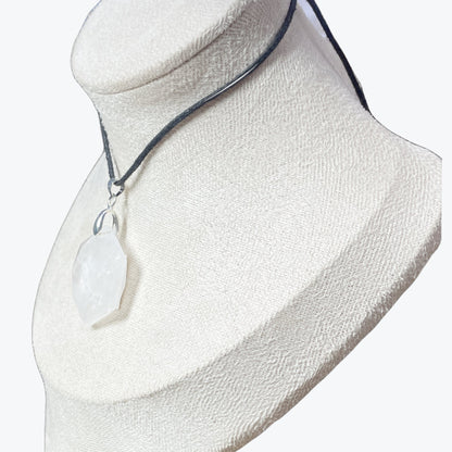 Pendentif Cristal de roche hexagone facetté